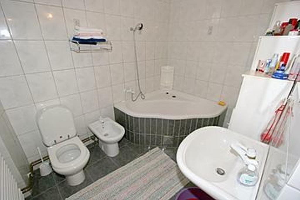Apartments Toni Two Igrane Eksteriør billede
